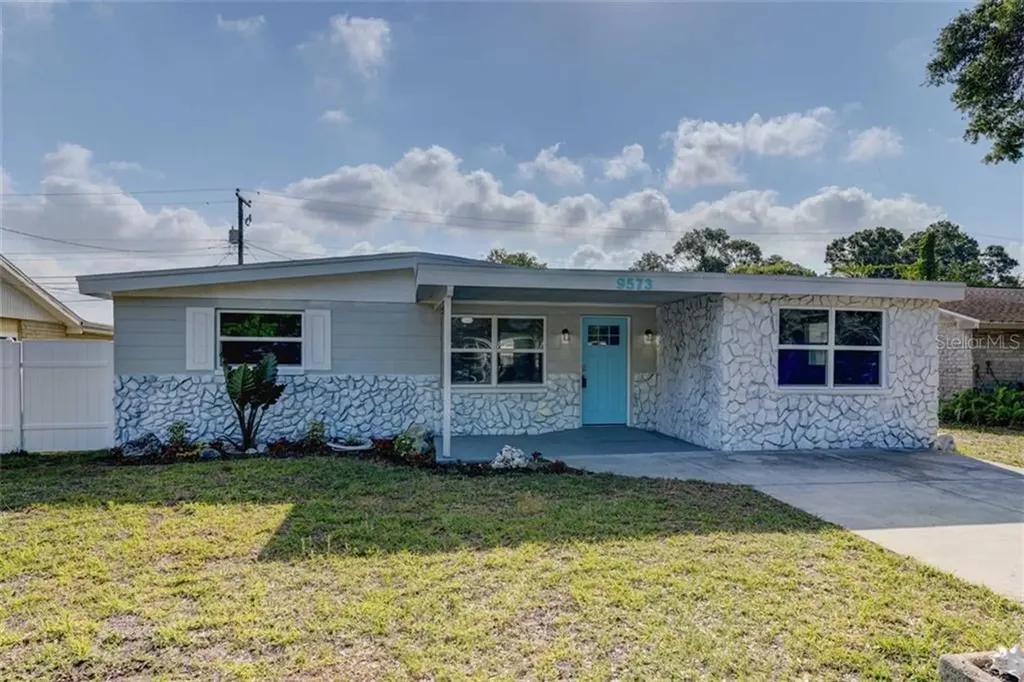 9573 Groveland Street Seminole FL 33772