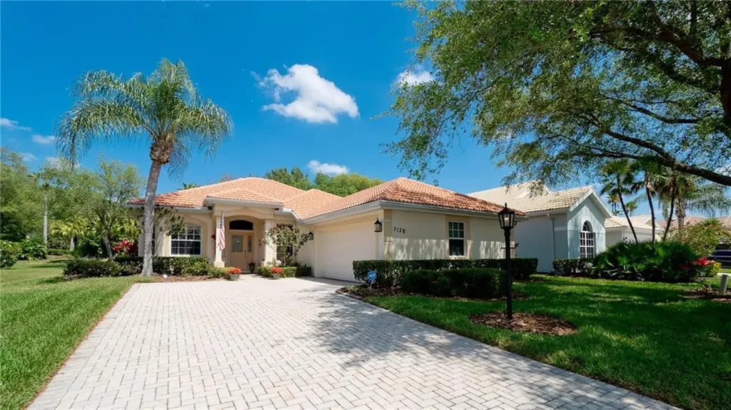 5128 Highbury Circle Sarasota FL 34238