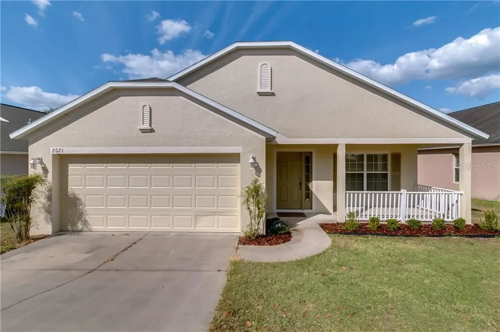 2021 Newtown Road Groveland FL 34736