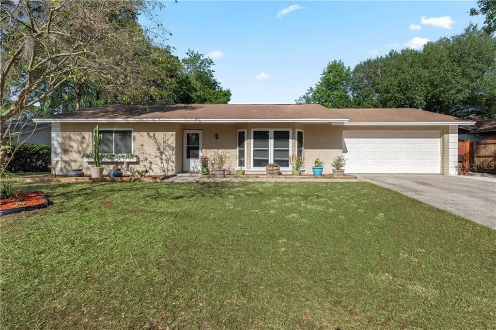 816 Regent Circle S Brandon FL 33511