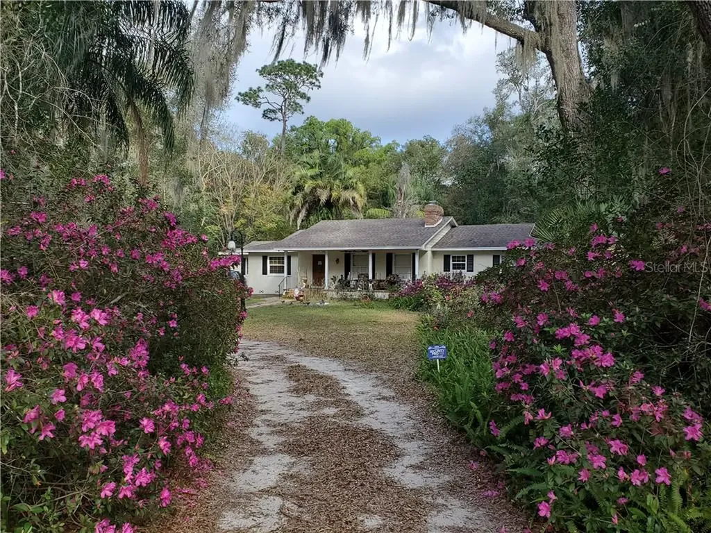513 N Boston Avenue Deland FL 32724