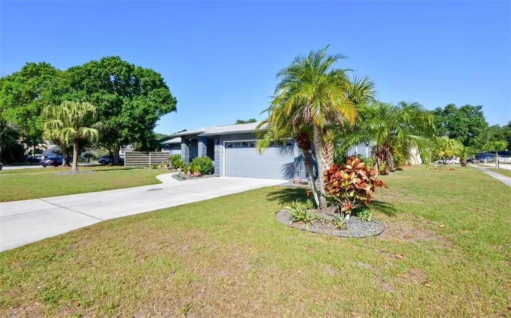 8148 Glenbrooke Court Sarasota FL 34243
