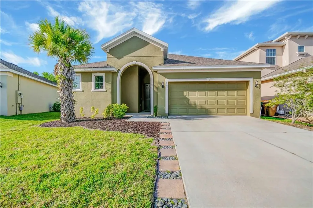 733 Star Magnolia Drive Kissimmee FL 34744