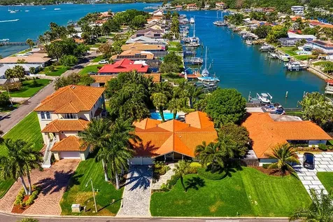 4437 46th Avenue S St Petersburg FL 33711