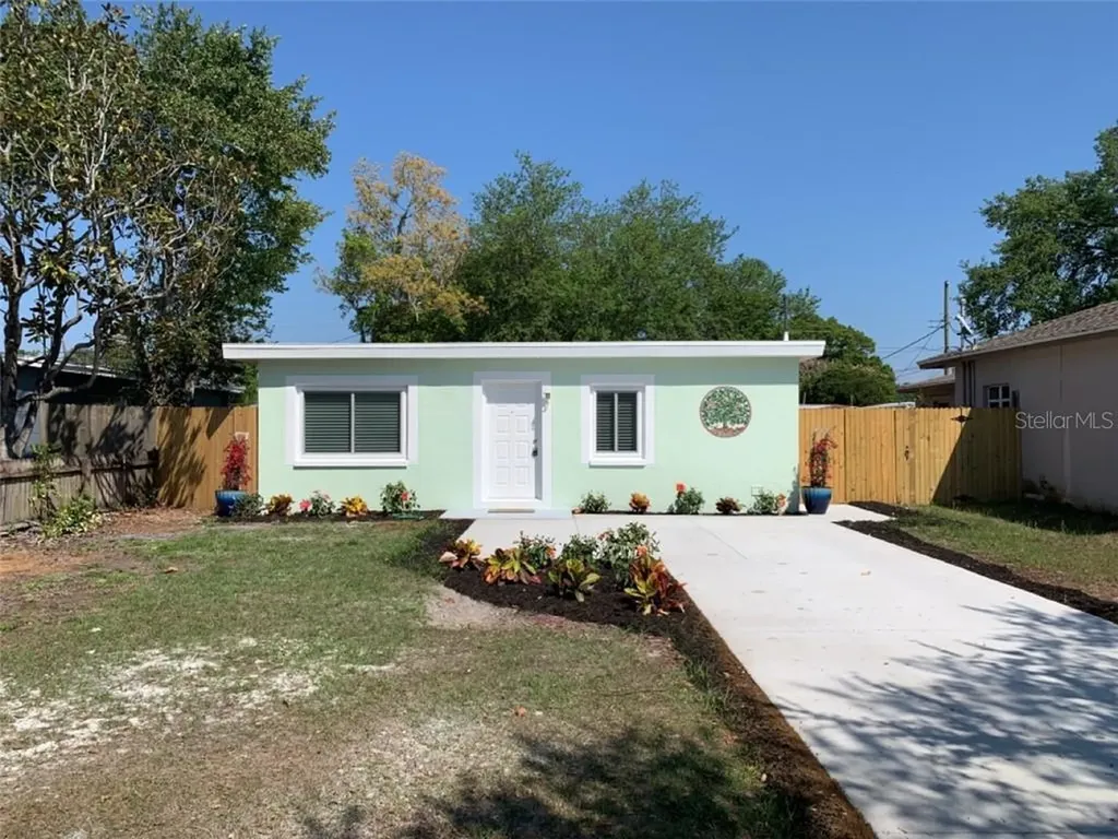 672 Gray Street S St Petersburg FL 33707