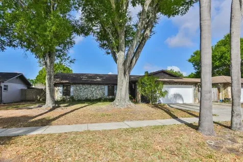 7910 Singing Court Place Tampa FL 33615