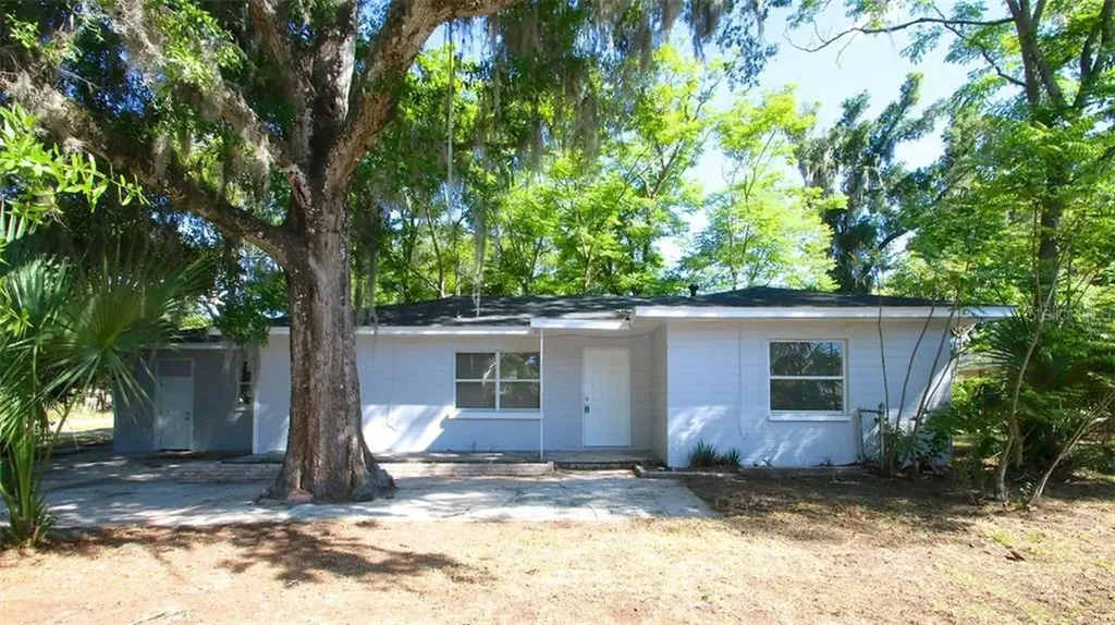 1101 E Voorhis Avenue Deland FL 32724