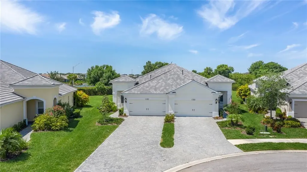 2032 Crystal Lake Trail Bradenton FL 34211