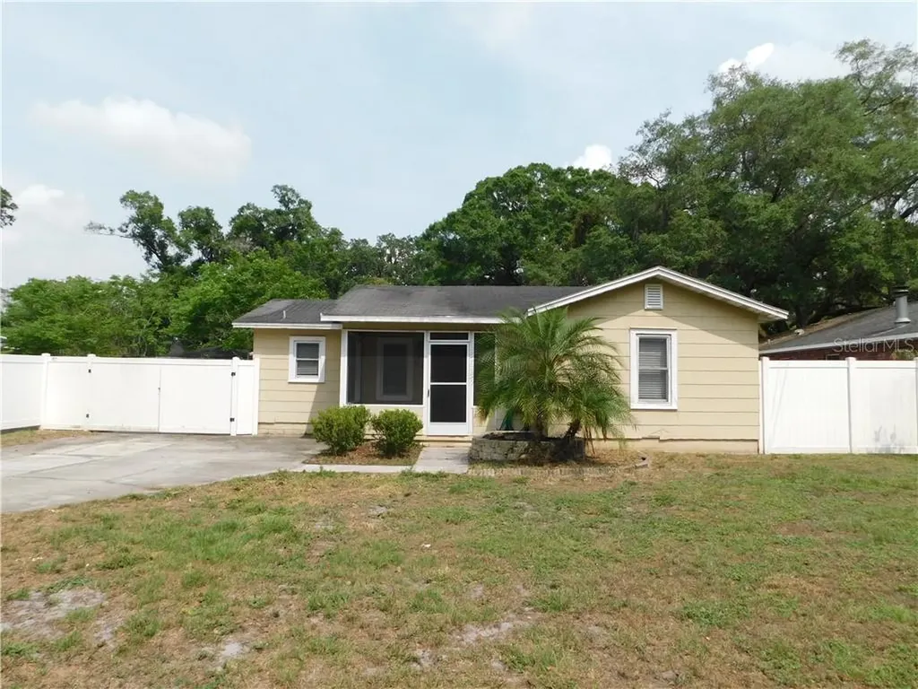 1110 N Johnson Street Plant City FL 33563