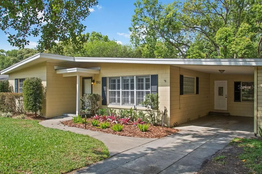 2512 Lake Wade Court Orlando FL 32806