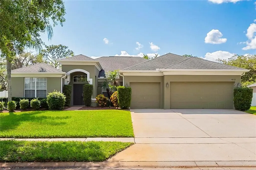 4822 Lakes Edge Lane Kissimmee FL 34744