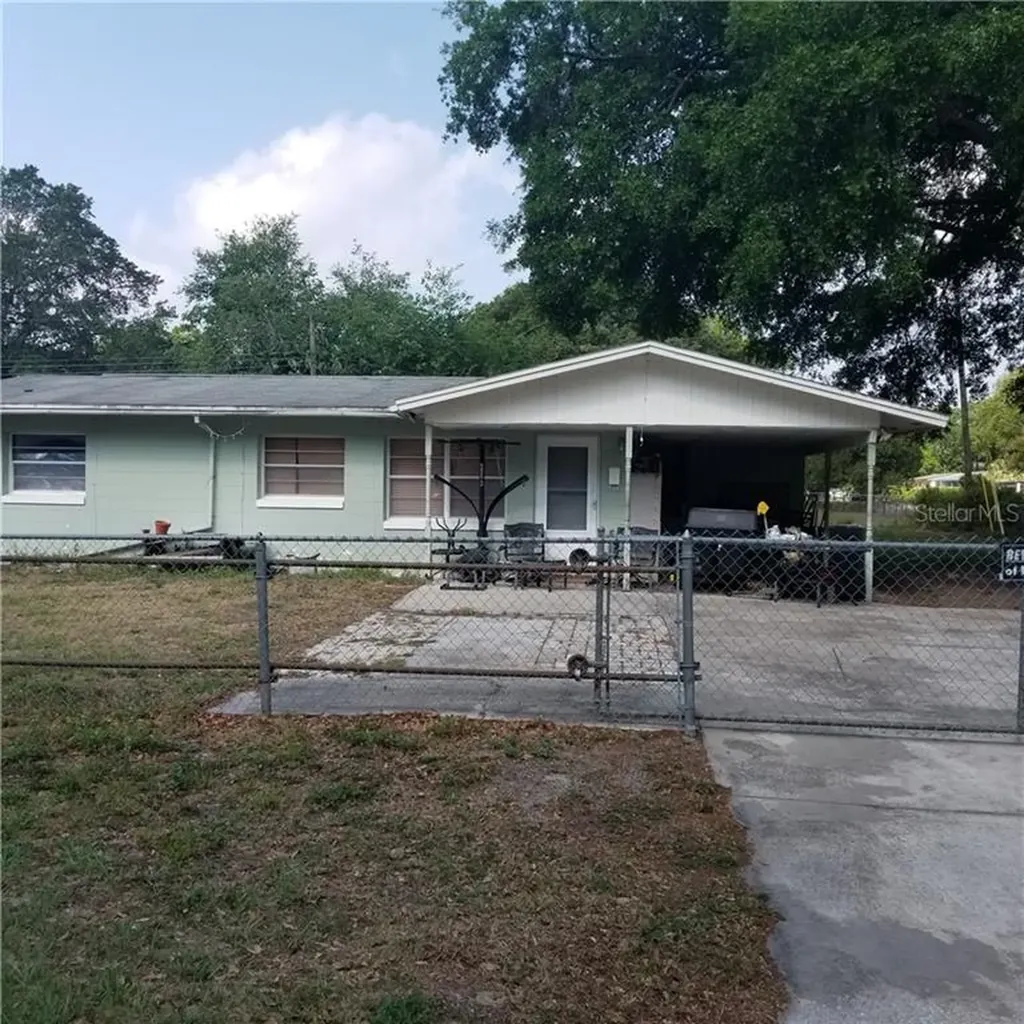 6 S Aurora Drive Apopka FL 32703