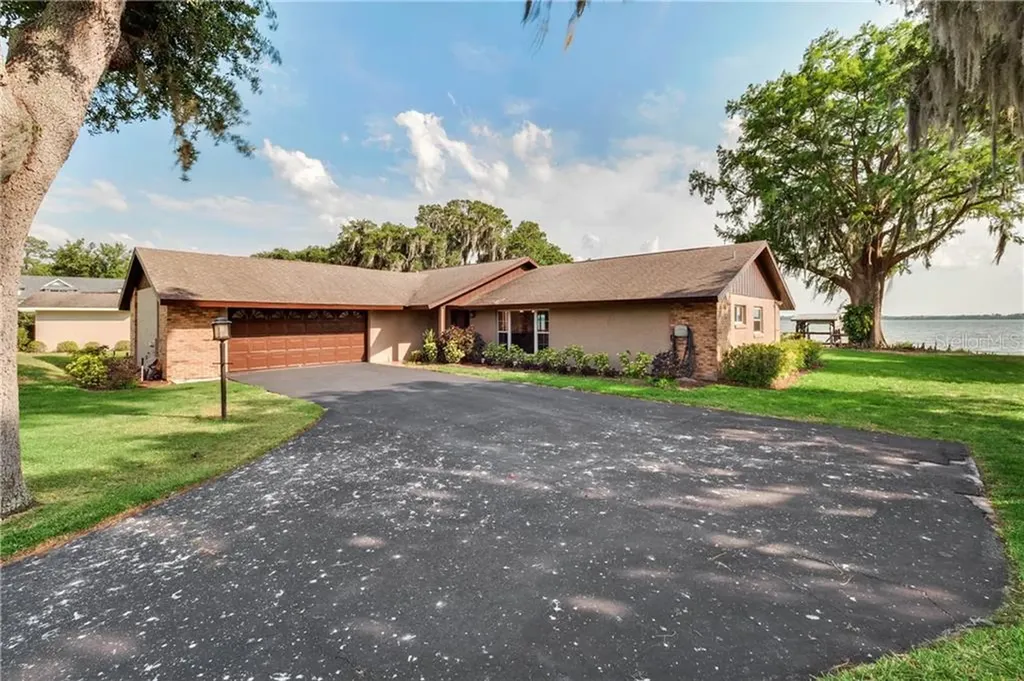 33817 Lakeshore Drive Tavares FL 32778