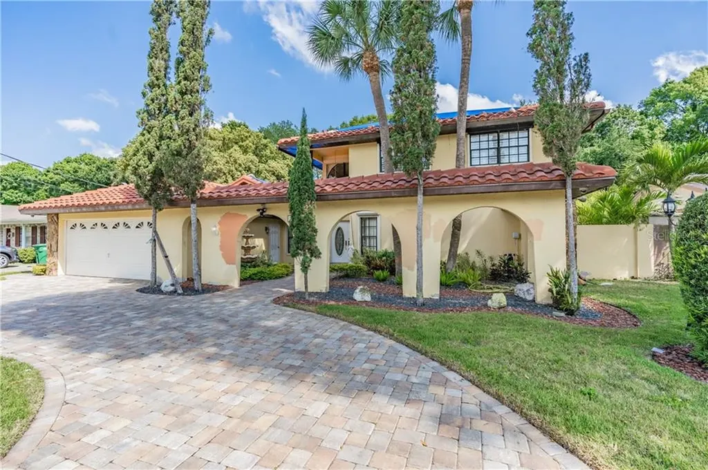 2705 W Woodlawn Avenue Tampa FL 33607