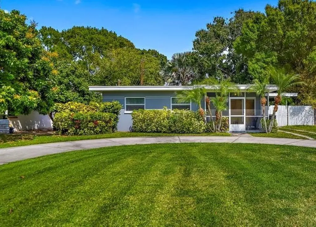 3867 Shore Acres Boulevard NE St Petersburg FL 33703