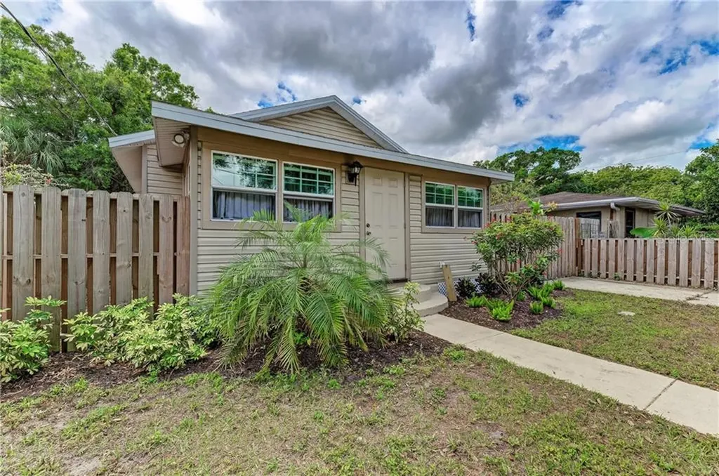 1011 19th Avenue W Bradenton FL 34205