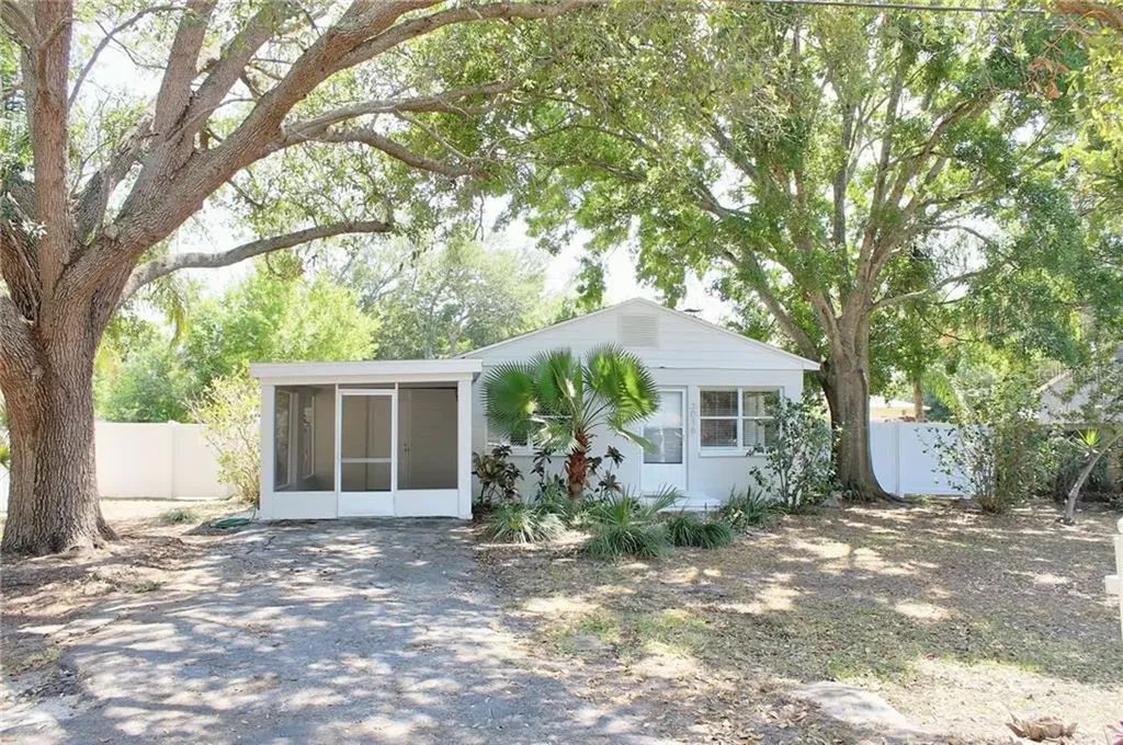 3016 W Van Buren Drive Tampa FL 33611