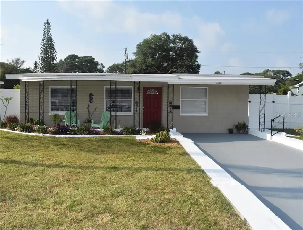 494 40th Avenue N St Petersburg FL 33703