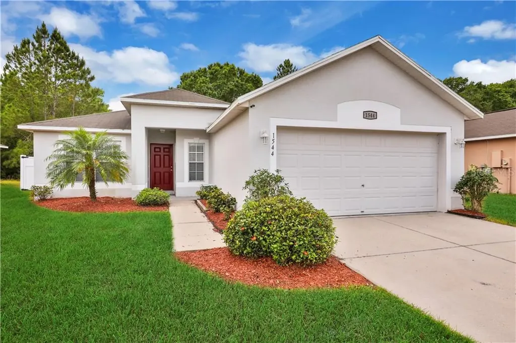 1544 Country Chase Street Lakeland FL 33810