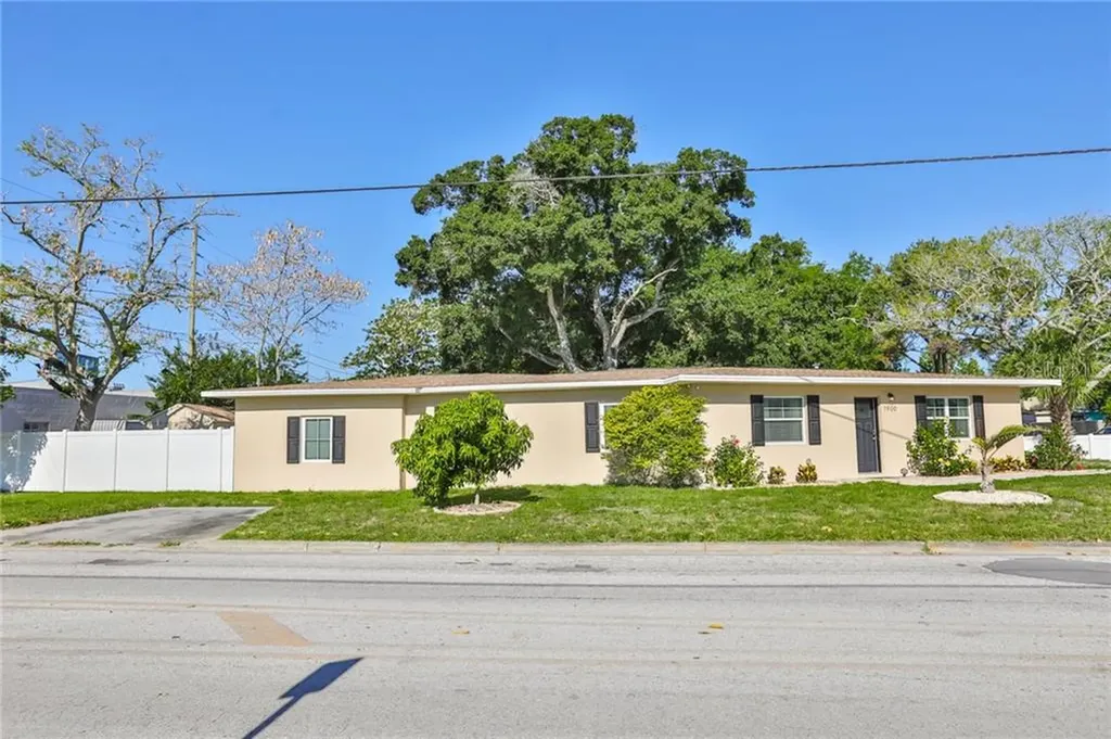 1900 16th Avenue N St Petersburg FL 33713