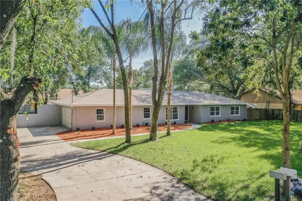 6911 Greenhill Place Tampa FL 33617
