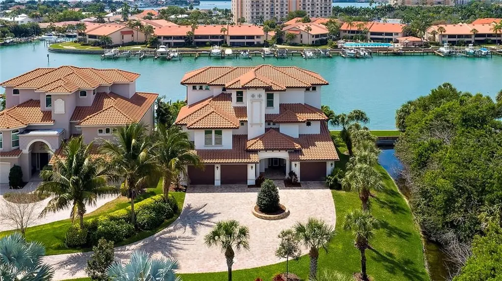 25 Bayfront Court S St Petersburg FL 33711
