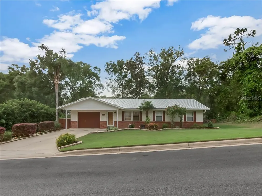 1560 Salvadore Street Deland FL 32720