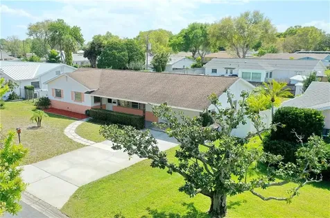 6298 26th Avenue N St Petersburg FL 33710