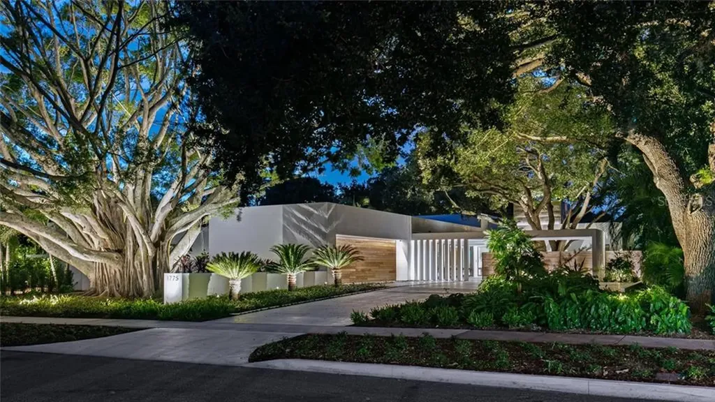 1775 Cherokee Drive Sarasota FL 34239
