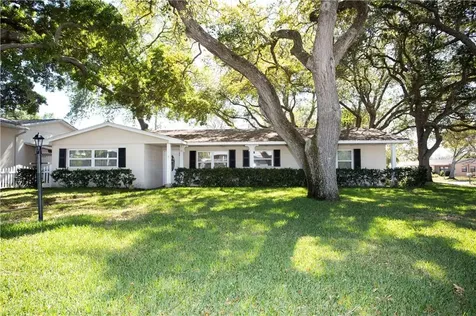 13598 Bellewood Avenue Seminole FL 33776