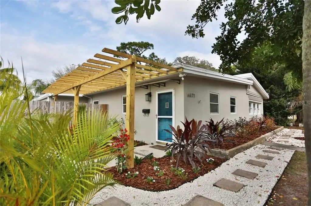 5671 9th Avenue N St Petersburg FL 33710