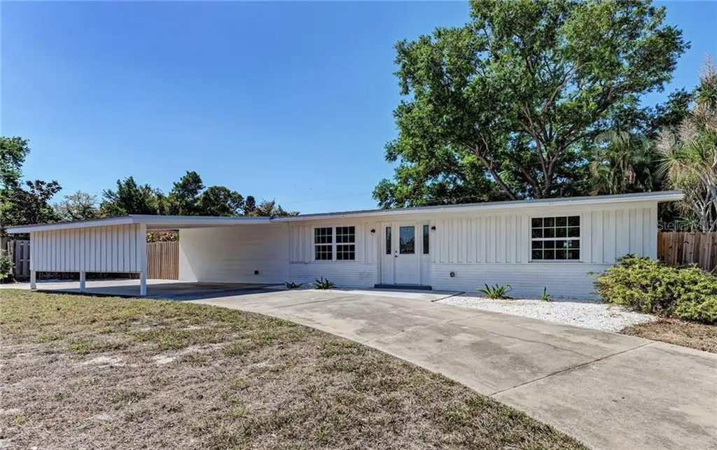 8204 Constance Drive Sarasota FL 34243
