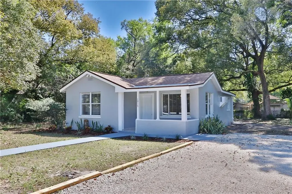 1915 E New Orleans Avenue Tampa FL 33610