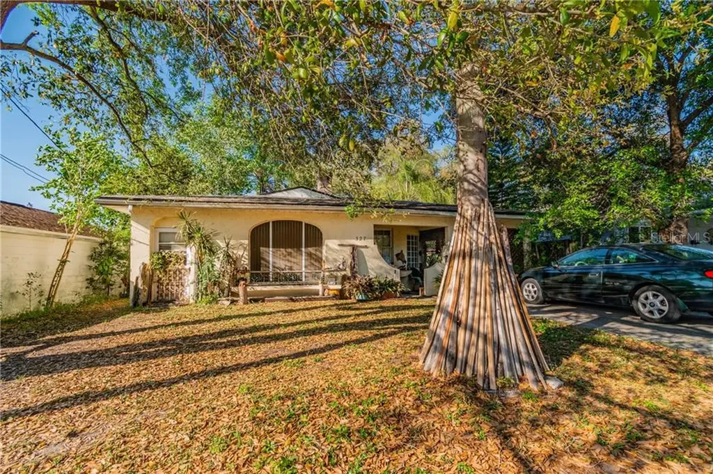 327 W Crest Avenue Tampa FL 33603