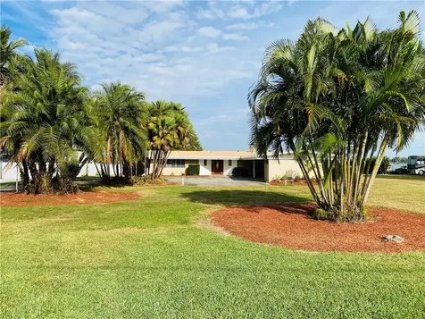 208 Lake Howard Drive SW Winter Haven FL 33880