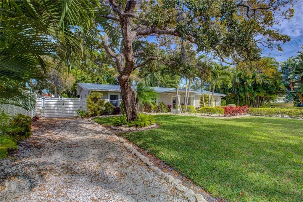7313 Starfish Drive Sarasota FL 34231