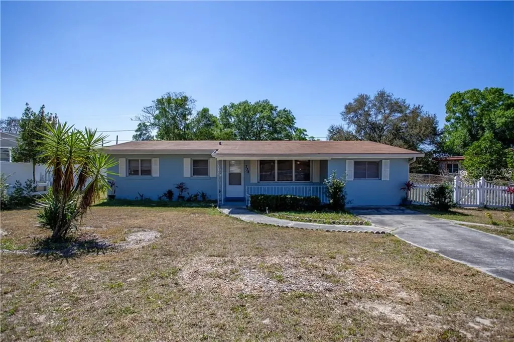 738 Hillside Avenue Lake Wales FL 33853