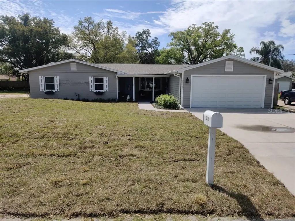 2526 Lake Ellen Lane Tampa FL 33618