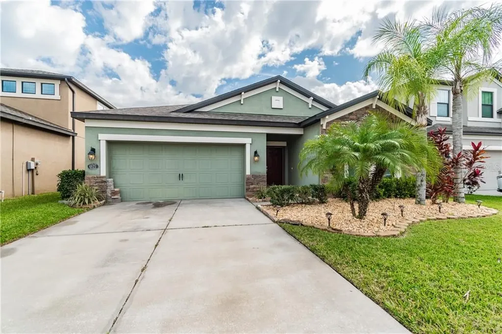 4825 Woods Landing Lane Tampa FL 33619