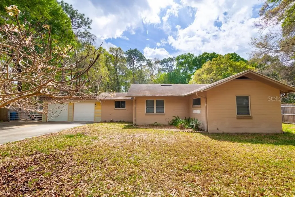 150 W Virginia Avenue Deland FL 32720