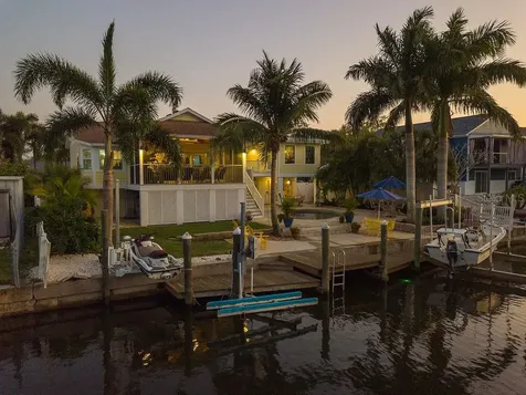 4215 3rd Avenue NE Bradenton FL 34208