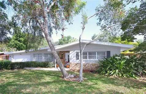 8235 32nd Avenue N St Petersburg FL 33710