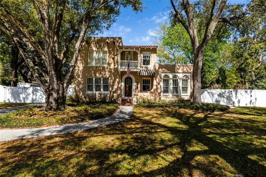 2619 Granada Circle E St Petersburg FL 33712