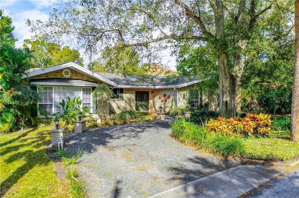 2203 S Venus Street Tampa FL 33629