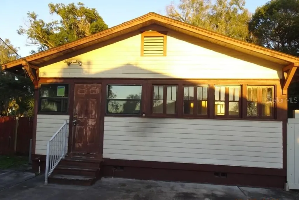 15 S Highland Avenue Apopka FL 32703