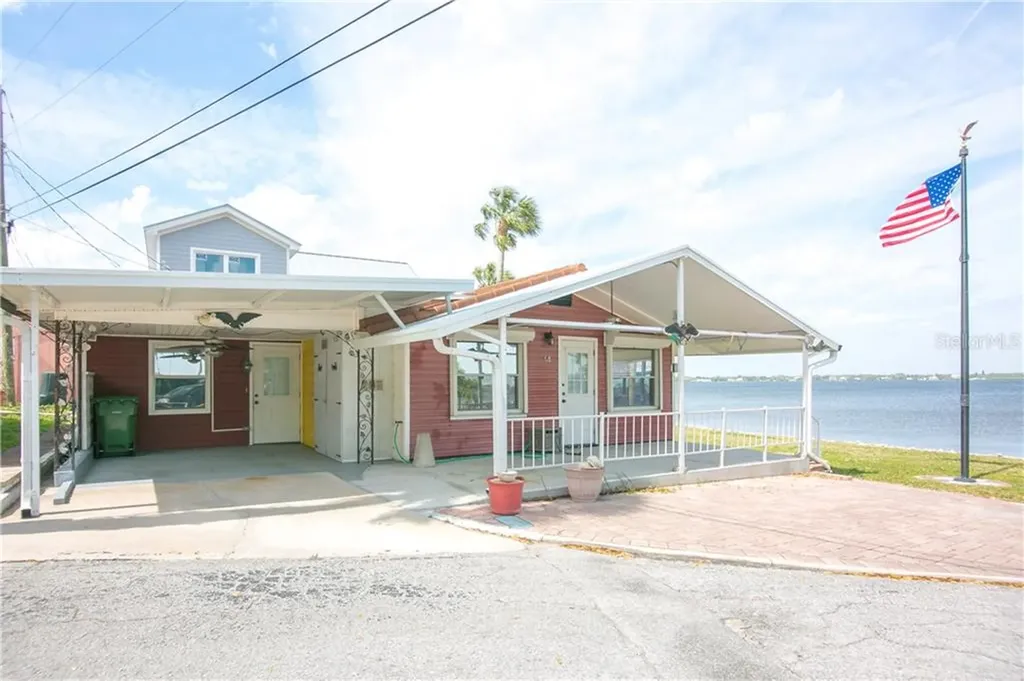 14 Plaza Street E Bradenton FL 34208