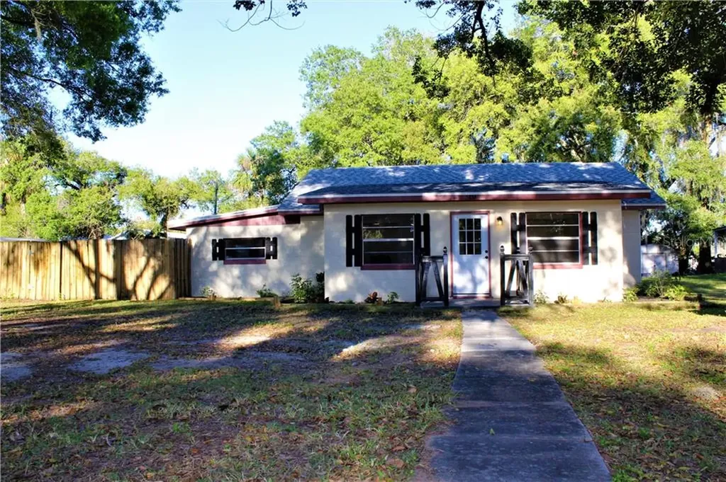 5836 12th Street Zephyrhills FL 33542