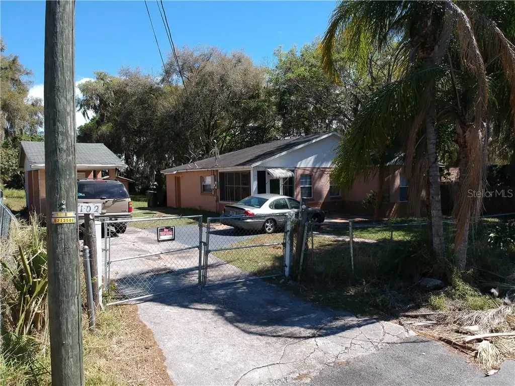 102 N Faulkner Avenue Leesburg FL 34748