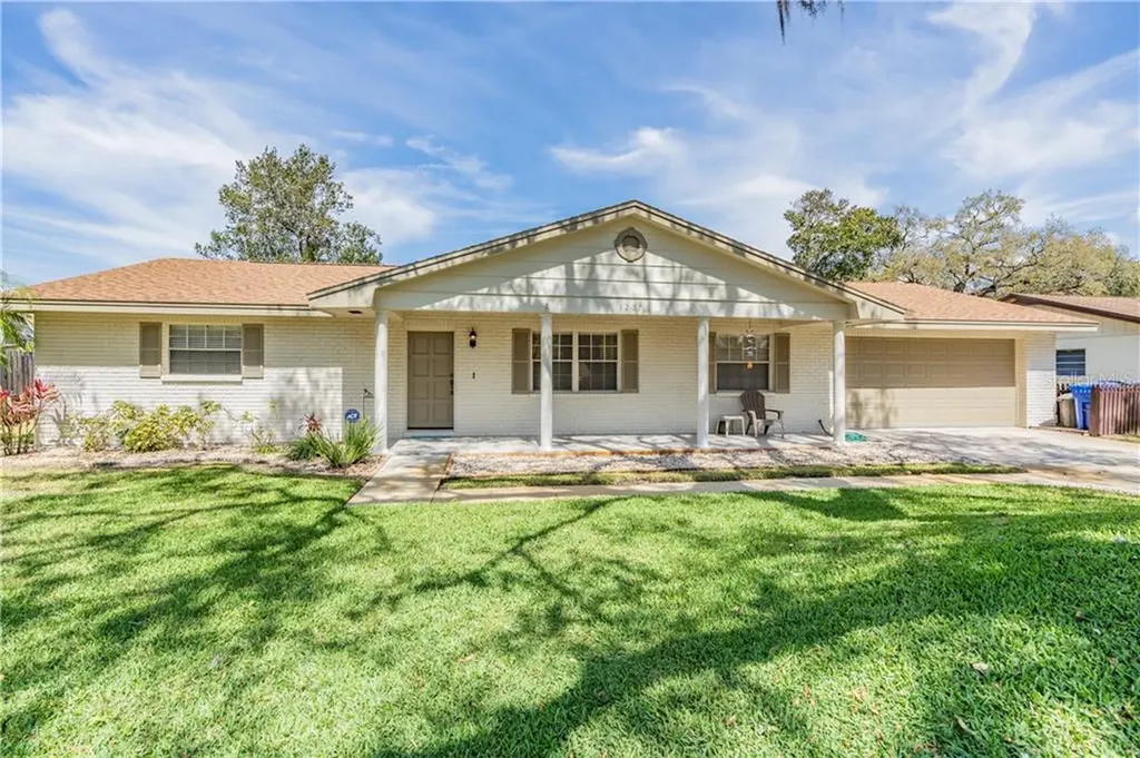 1207 La Brad Lane Tampa FL 33613