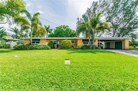 790 79th Circle S St Petersburg FL 33707